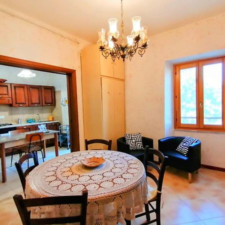 La Casa In Piazza Apartman Toffia Kültér fotó