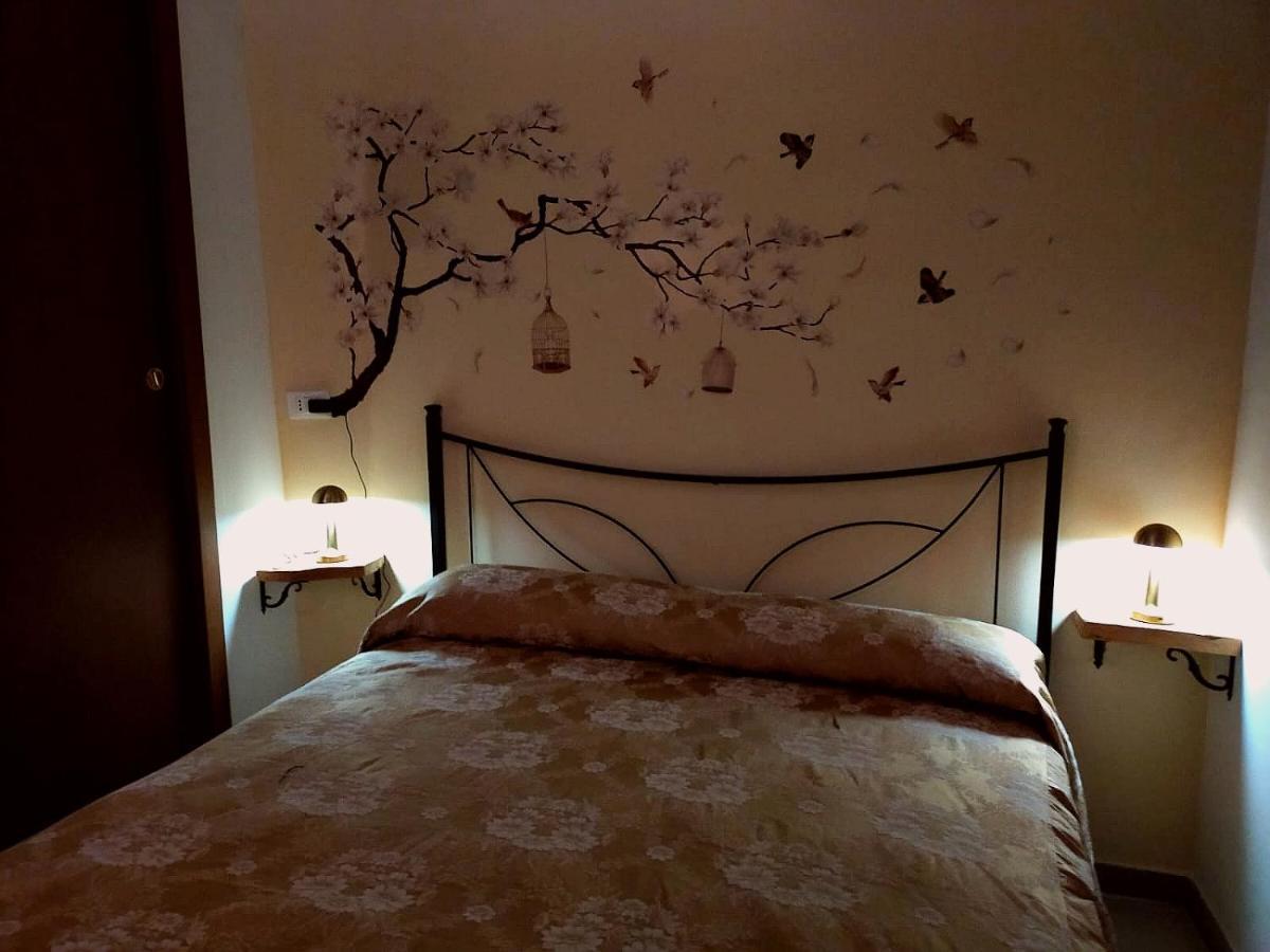 La Casa In Piazza Apartman Toffia Kültér fotó