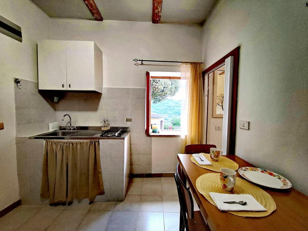 La Casa In Piazza Apartman Toffia Kültér fotó