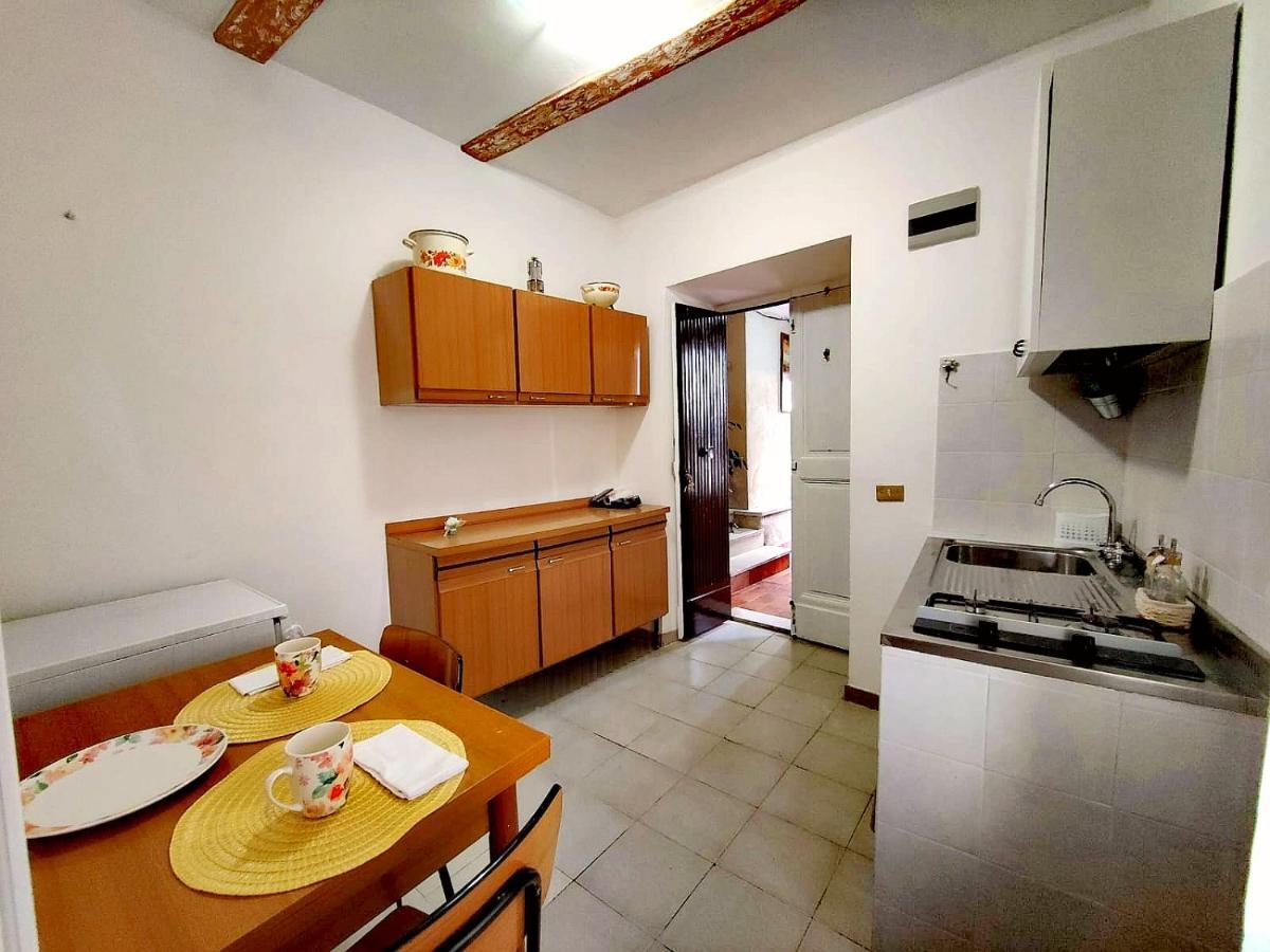 La Casa In Piazza Apartman Toffia Kültér fotó