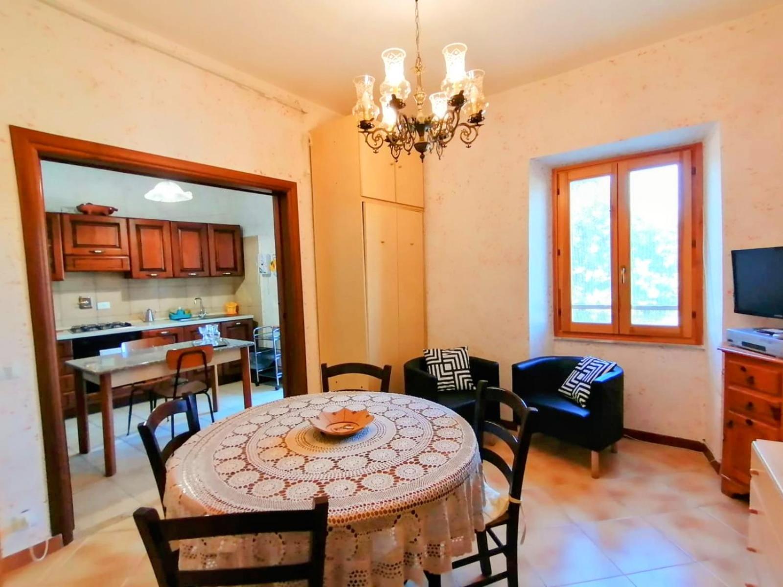 La Casa In Piazza Apartman Toffia Kültér fotó
