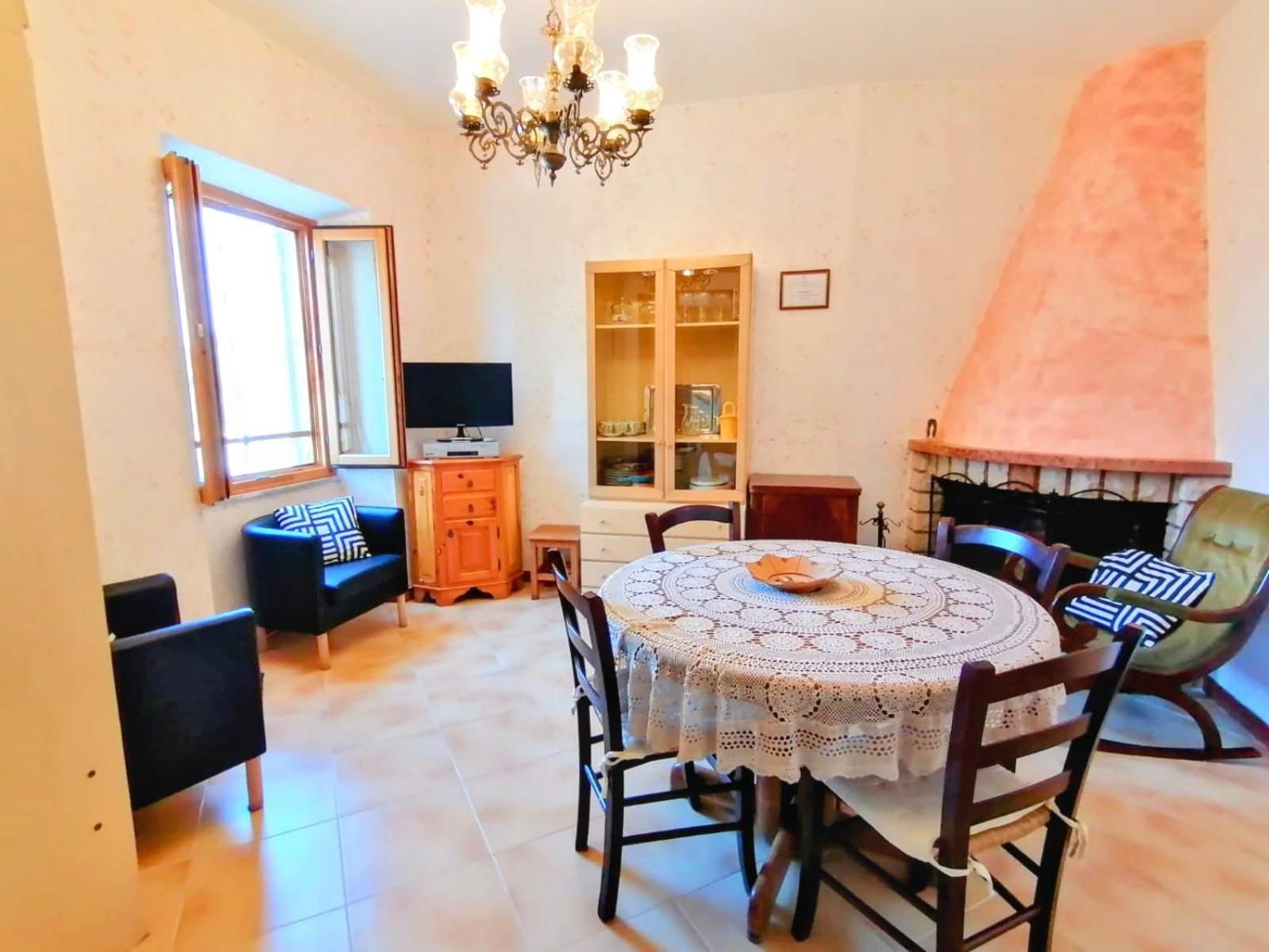 La Casa In Piazza Apartman Toffia Kültér fotó