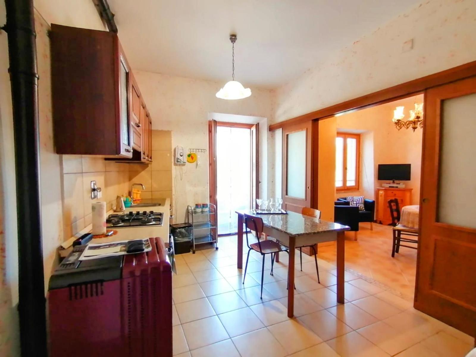 La Casa In Piazza Apartman Toffia Kültér fotó