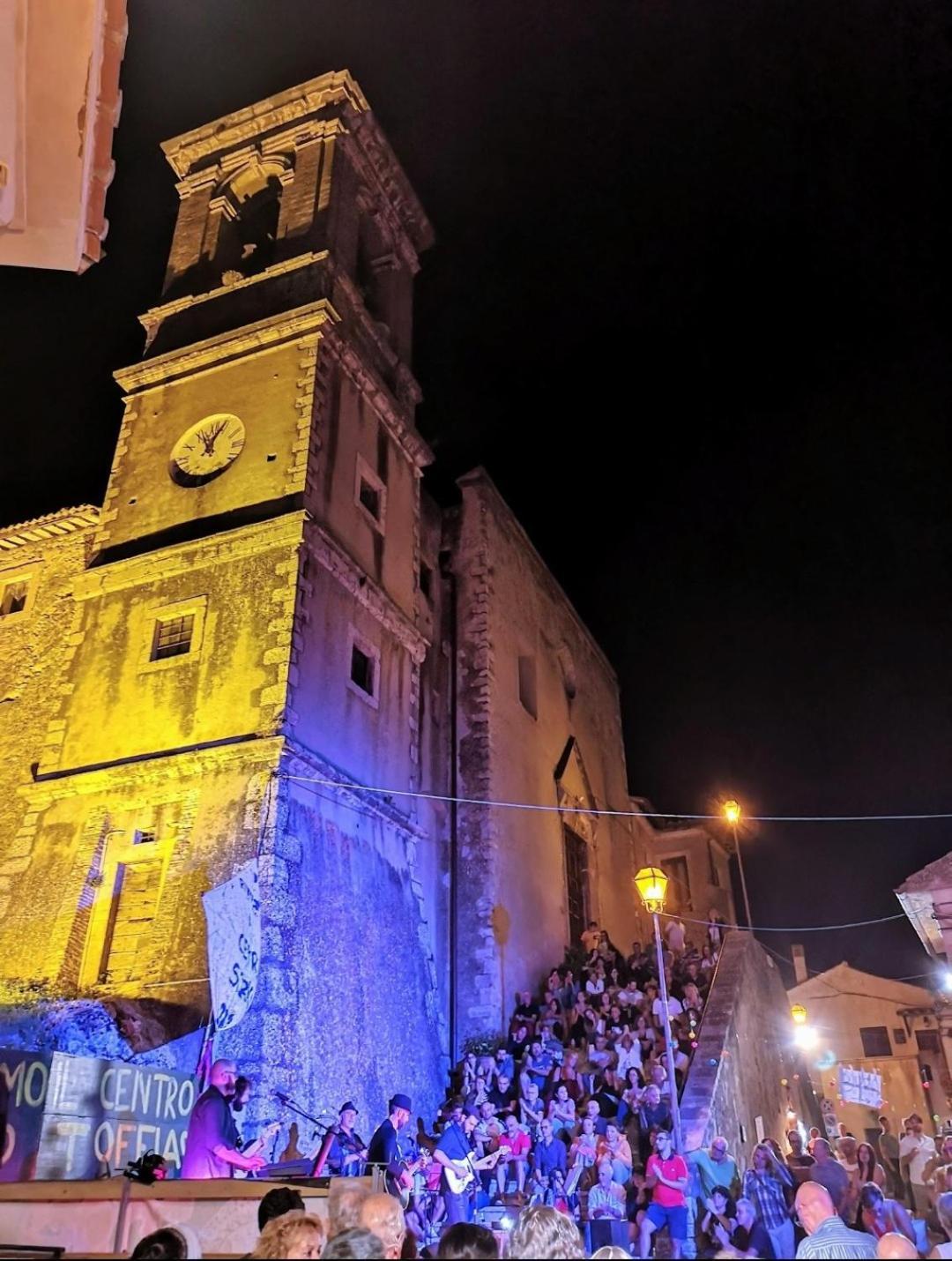 La Casa In Piazza Apartman Toffia Kültér fotó
