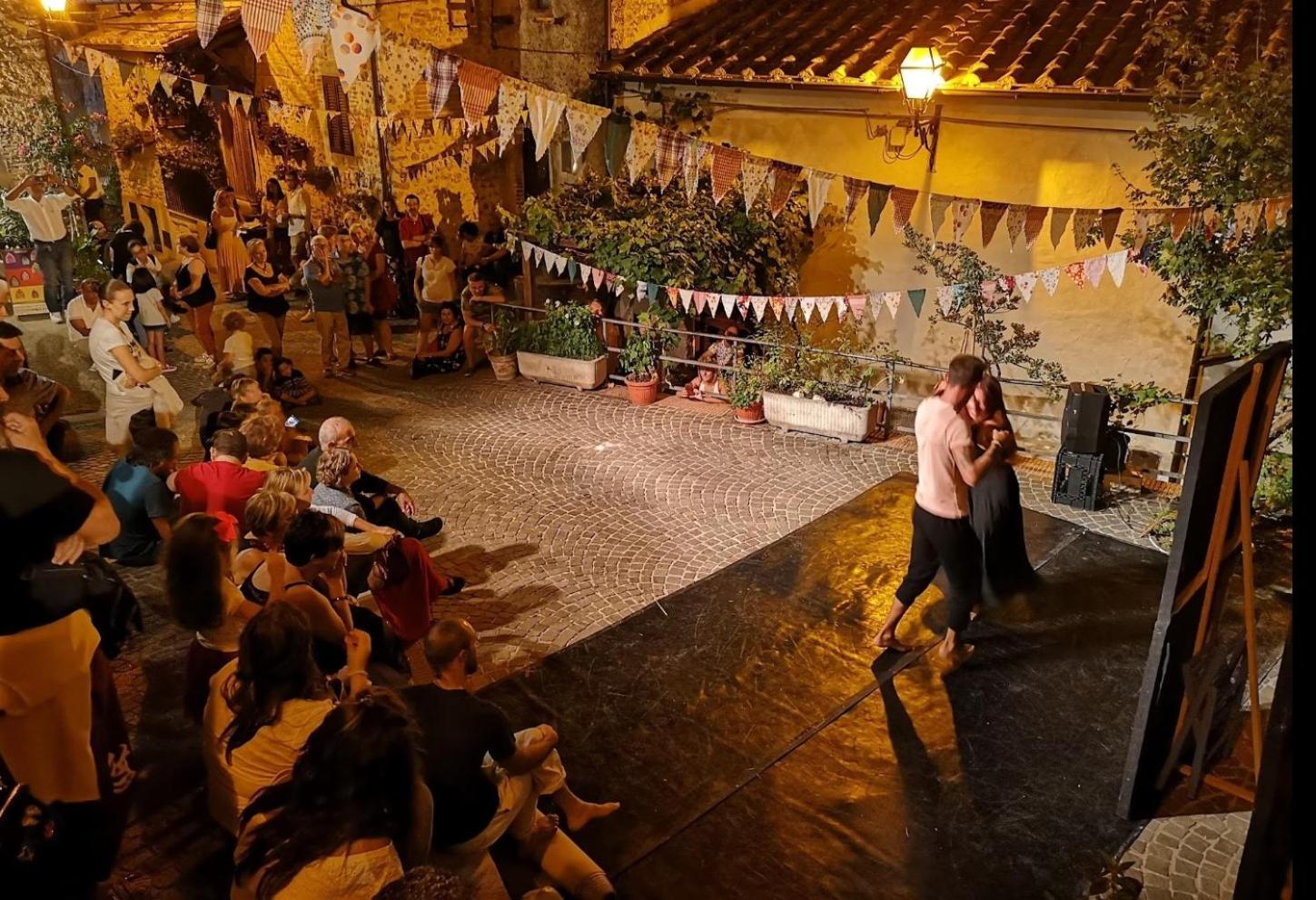 La Casa In Piazza Apartman Toffia Kültér fotó