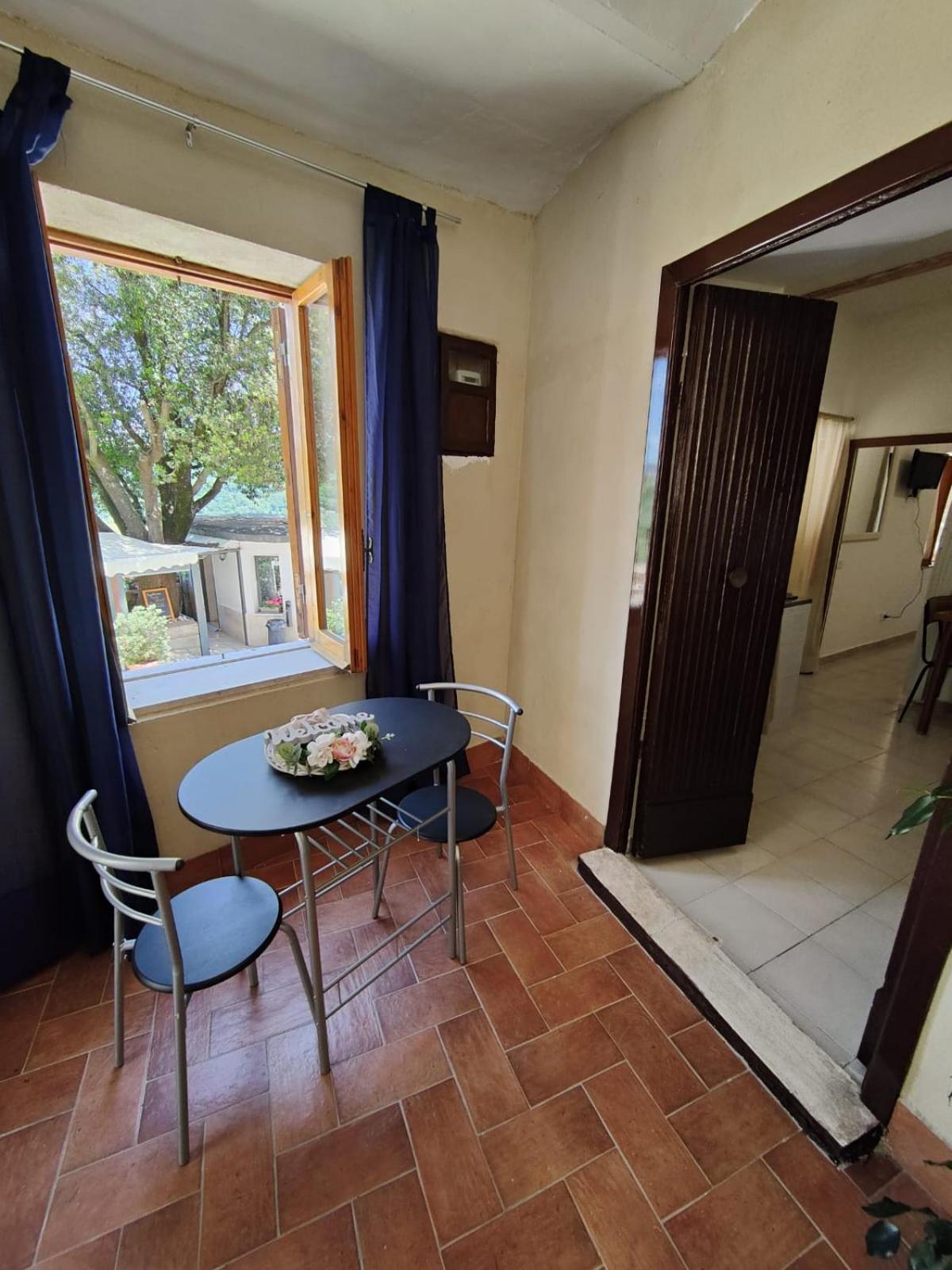 La Casa In Piazza Apartman Toffia Kültér fotó