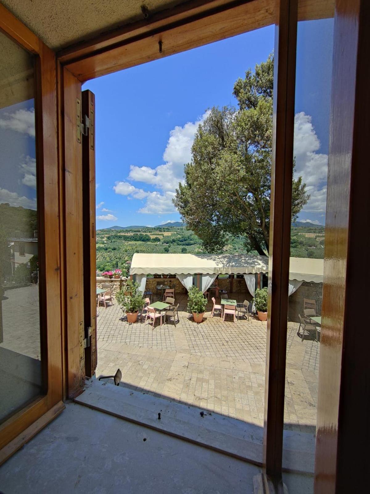 La Casa In Piazza Apartman Toffia Kültér fotó