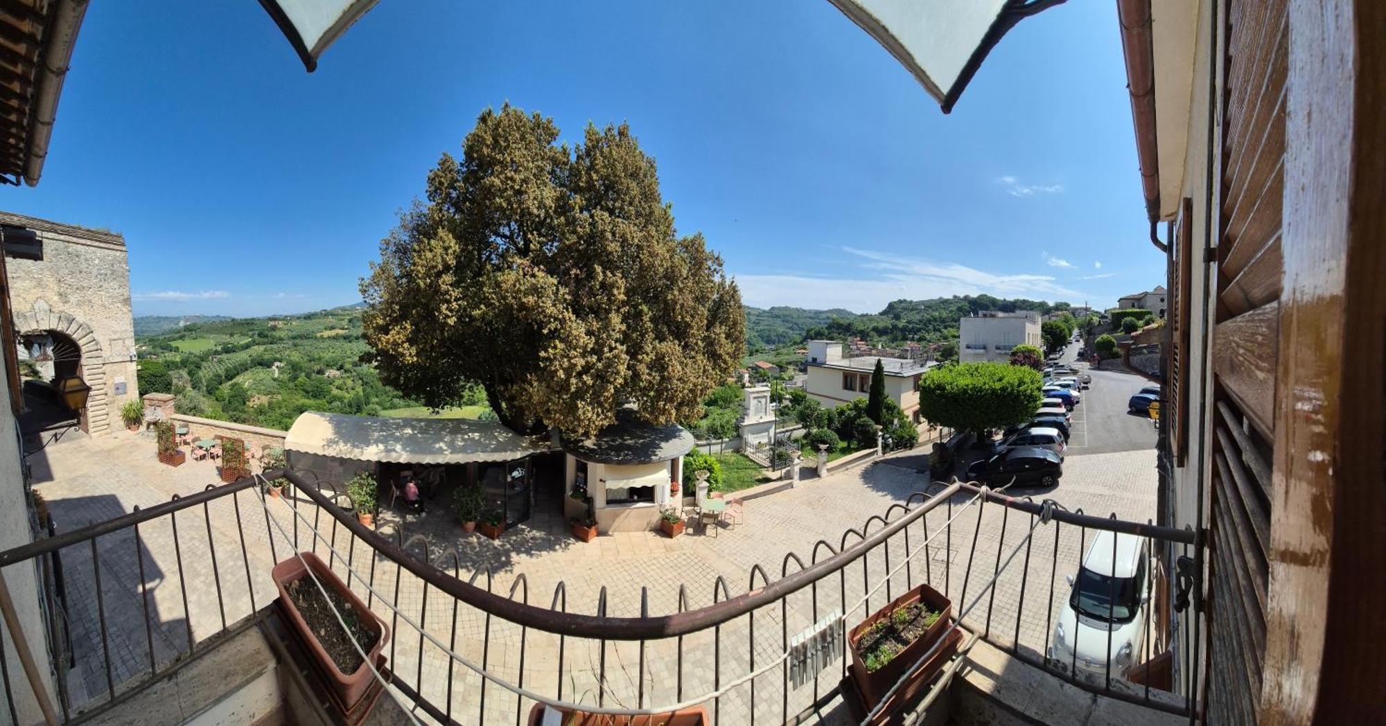 La Casa In Piazza Apartman Toffia Kültér fotó